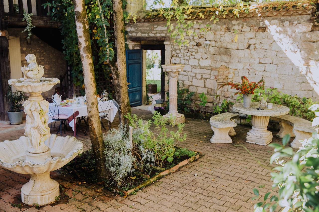 La Maison Bleue Villereal Exterior photo
